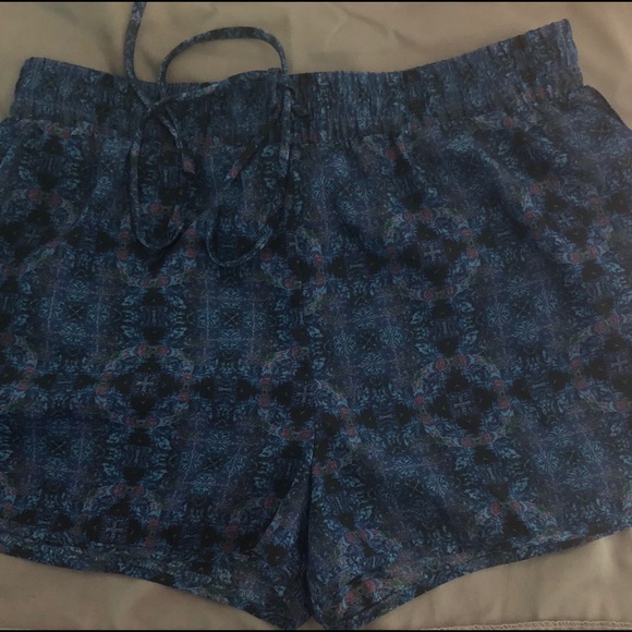 💕Drawstring Shorts💕 - Picture 2 of 3